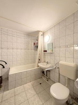 Apartament 2 camere –  decomandat, Str. Dobrogei, zona Teren atletism