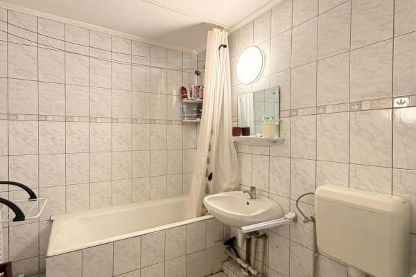 Apartament 2 camere – decomandat, Str. Dobrogei, zona Teren atletism