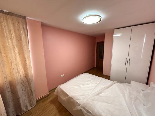 Apartament 4 camere - vânzare/ închiriere - Bld. Bucuresti, zona Semiluna