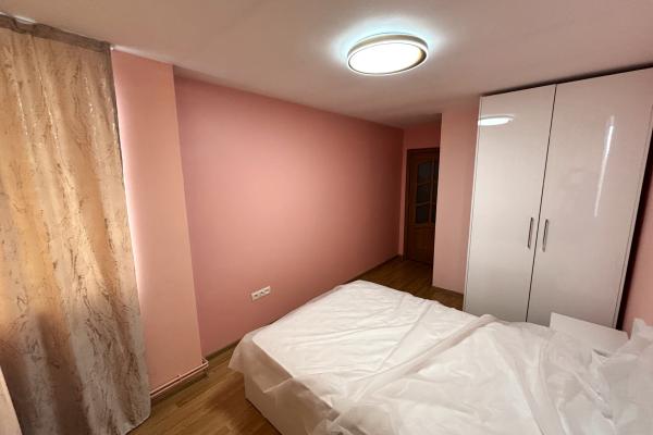 Apartament 4 camere - vânzare/ închiriere - Bld. Bucuresti, zona Semiluna