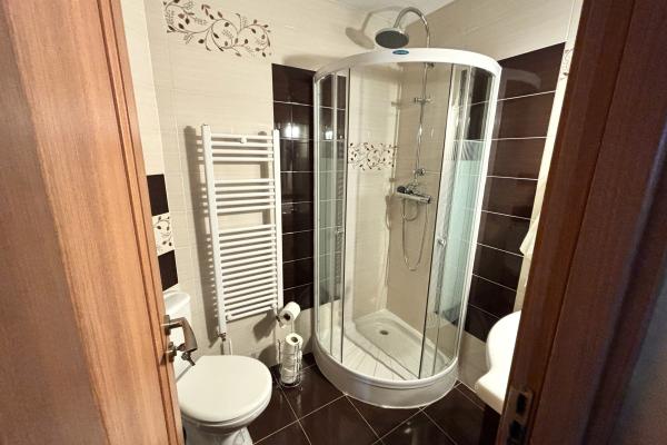 Apartament 4 camere - vânzare/ închiriere - Bld. Bucuresti, zona Semiluna