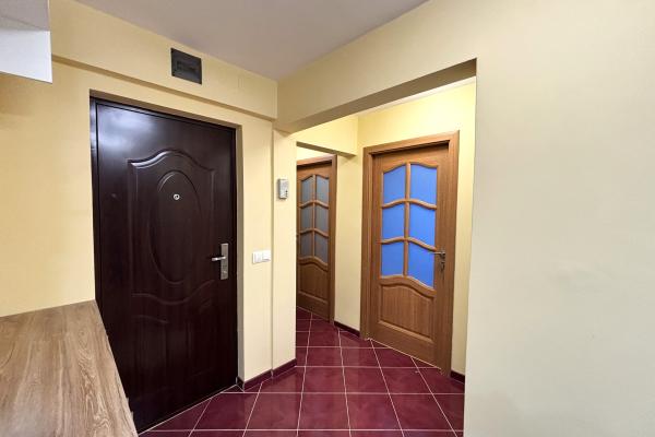 Apartament 4 camere - vânzare/ închiriere - Bld. Bucuresti, zona Semiluna