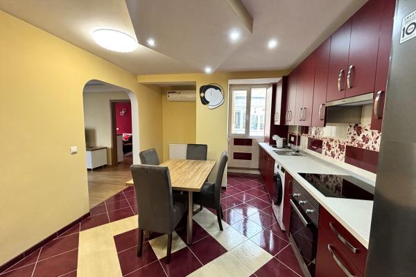 Apartament 4 camere - vânzare/ închiriere - Bld. Bucuresti, zona Semiluna