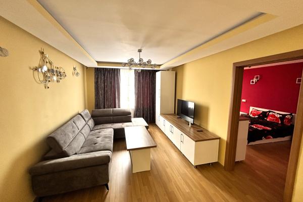 Apartament 4 camere - vânzare/ închiriere - Bld. Bucuresti, zona Semiluna