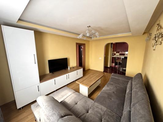 Apartament 4 camere - vânzare/ închiriere - Bld. Bucuresti, zona Semiluna