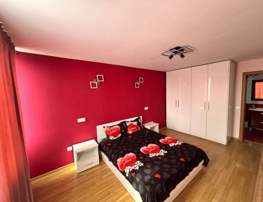 Apartament 4 camere - vânzare/ închiriere - Bld. Bucuresti, zona Semiluna