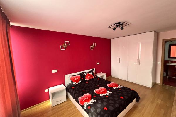 Apartament 4 camere - vânzare/ închiriere - Bld. Bucuresti, zona Semiluna