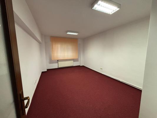 Apartament 3 camere - Bld. Bucuresti, zona Tipografie