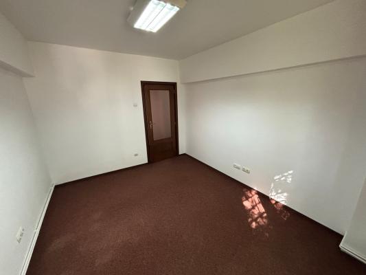 Apartament 3 camere - Bld. Bucuresti, zona Tipografie