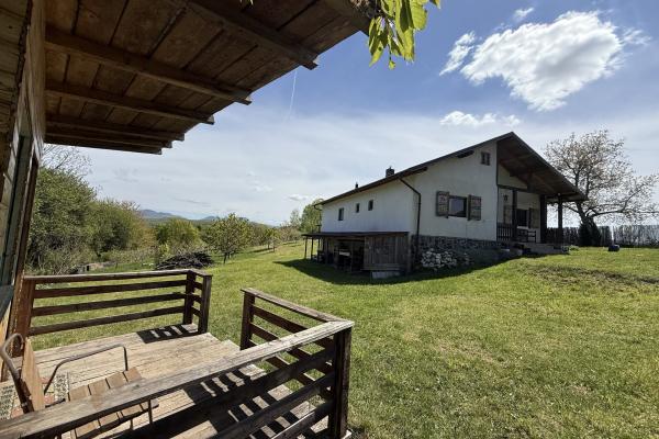 Casă deosebită cu livadă și teren de 6.790 mp | Berința, la doar 19 km de Baia Mare