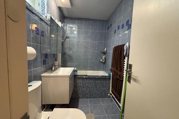 Apartament 2 camere – et. 1, str. Victor Babeș, zona TBC