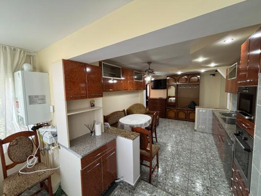 Apartament 2 camere, decomandat - bld. Republicii, zona Liana