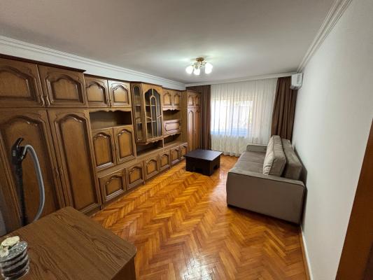 Apartament 2 camere, decomandat - bld. Republicii, zona Liana