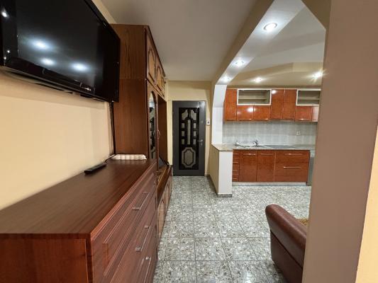 Apartament 2 camere, decomandat - bld. Republicii, zona Liana