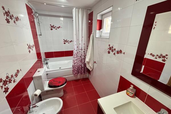 Apartament 4 camere - Bld. Bucuresti, zona Semiluna