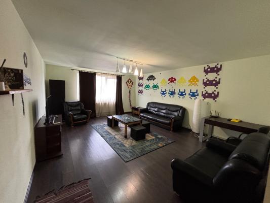 Închiriere - apartament cu 3 camere - Zona Piata Izvoare