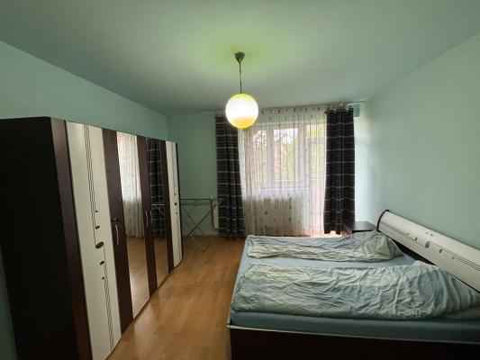 Închiriere - apartament cu 3 camere - Zona Piata Izvoare