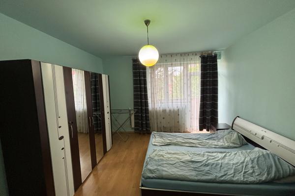 Închiriere - apartament cu 3 camere - Zona Piata Izvoare
