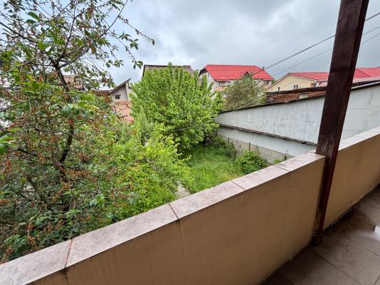 Închiriere - apartament cu 3 camere - Zona Piata Izvoare