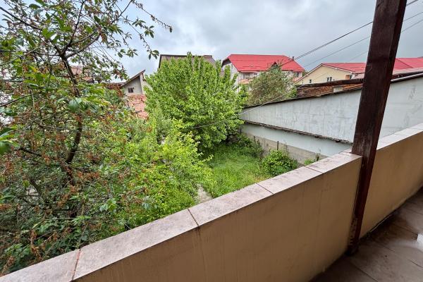 Închiriere - apartament cu 3 camere - Zona Piata Izvoare
