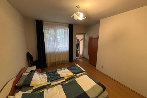 Închiriere - apartament cu 3 camere - Zona Piata Izvoare