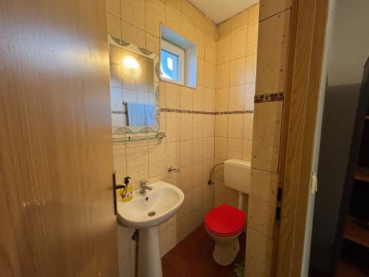 Închiriere - apartament cu 3 camere - Zona Piata Izvoare