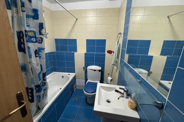 Închiriere - apartament cu 3 camere - Zona Piata Izvoare