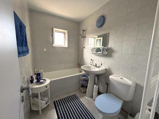 Apartament 3 camere - str. Moldovei, zona Canal 7
