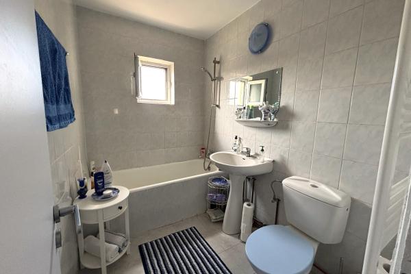 Apartament 3 camere - str. Moldovei, zona Canal 7