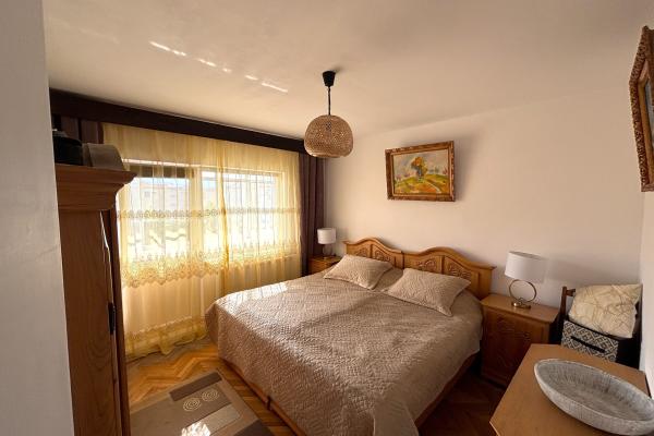 Apartament 3 camere - str. Moldovei, zona Canal 7
