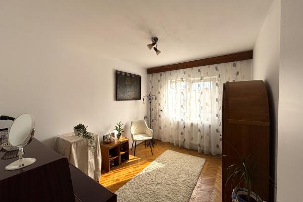 Apartament 3 camere - str. Moldovei, zona Canal 7