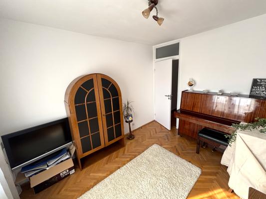 Apartament 3 camere - str. Moldovei, zona Canal 7
