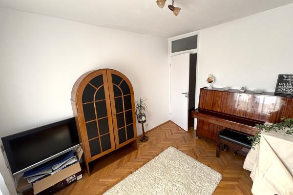 Apartament 3 camere - str. Moldovei, zona Canal 7