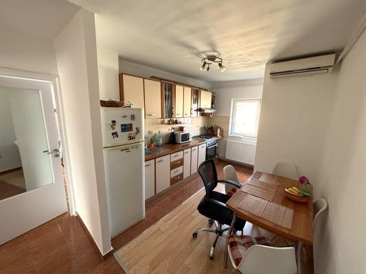 Apartament 3 camere - str. Moldovei, zona Canal 7