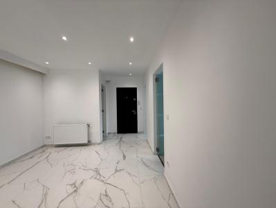 Apartament 3 camere decomandat | etaj 1 | central B-dul Bucuresti,optional garaj