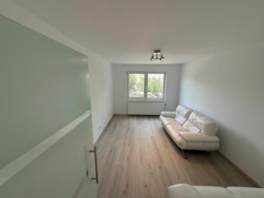 Apartament 3 camere decomandat | etaj 1 | central B-dul Bucuresti,optional garaj