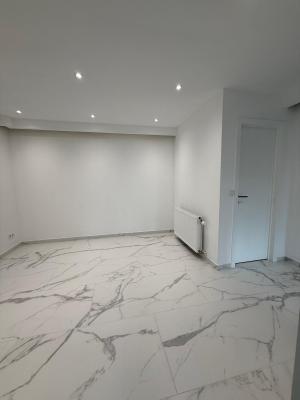 Apartament 3 camere decomandat | etaj 1 | central B-dul Bucuresti,optional garaj