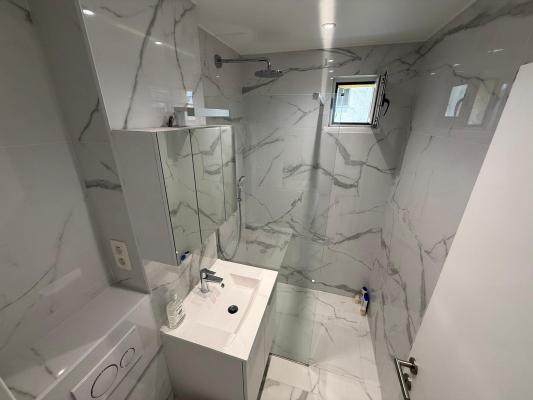 Apartament 3 camere decomandat | etaj 1 | central B-dul Bucuresti,optional garaj