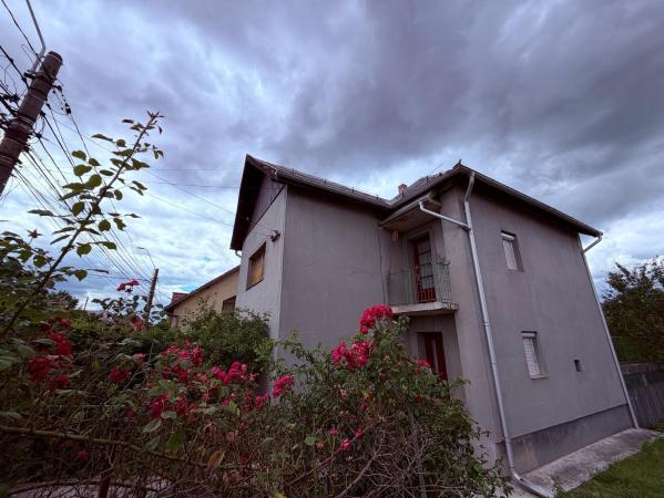 Casă de vânzare 145 mp utili, teren 650 mp, terasă  de 50 mp Centrul Vechi