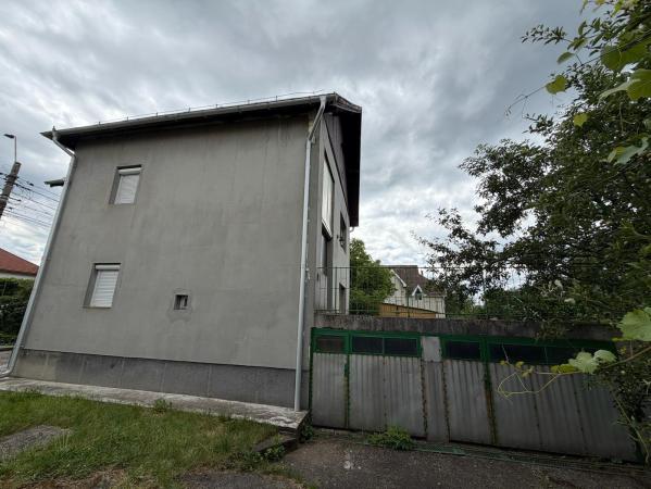 Casă de vânzare 145 mp utili, teren 650 mp, terasă  de 50 mp Centrul Vechi