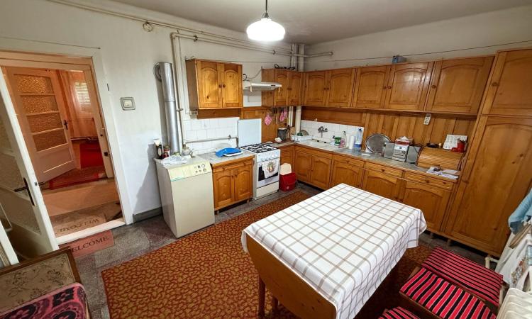Casă de vânzare 145 mp utili, teren 650 mp, terasă de 50 mp Centrul Vechi