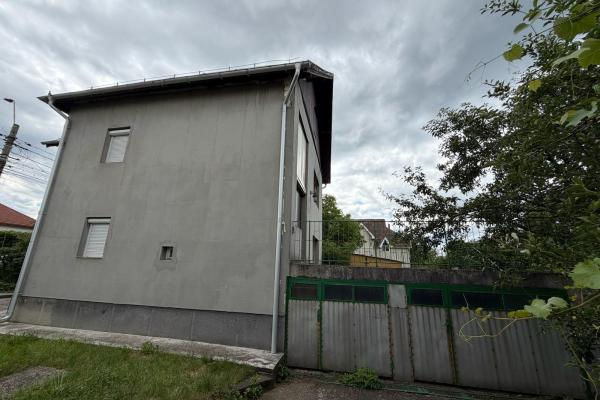 Casă de vânzare 145 mp utili, teren 650 mp, terasă de 50 mp Centrul Vechi