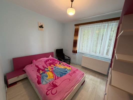Apartament 4 camere de vânzare 75 mp utili Etaj 3 Zona Spital TBC