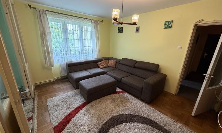 Apartament 4 camere de vânzare 75 mp utili Etaj 3 Zona Spital TBC
