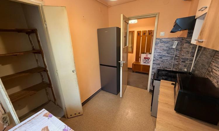 Apartament 4 camere de vânzare 75 mp utili Etaj 3 Zona Spital TBC
