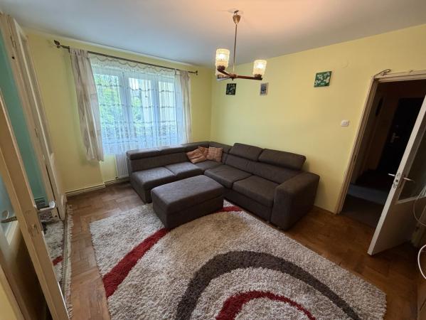Apartament 4 camere de vânzare 75 mp utili Etaj 3 Zona Spital TBC