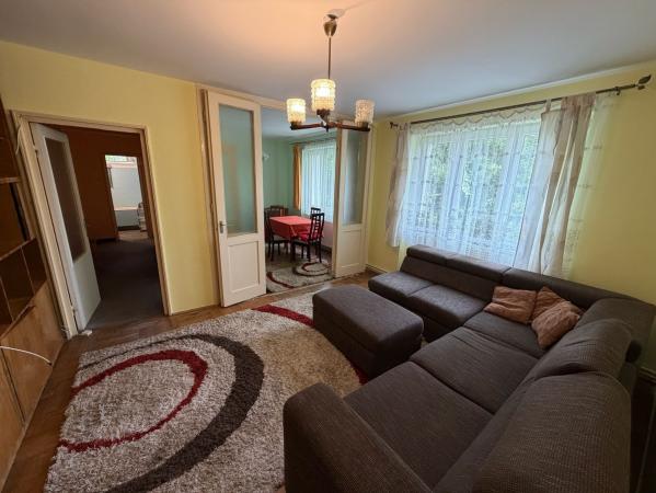 Apartament 4 camere de vânzare 75 mp utili Etaj 3 Zona Spital TBC