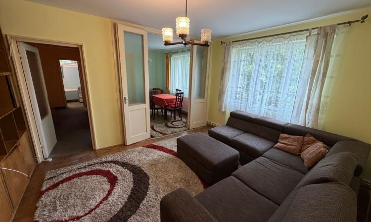 Apartament 4 camere de vânzare 75 mp utili Etaj 3 Zona Spital TBC
