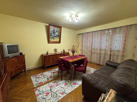 Apartament 4 camere, decomandat - str. Moldovei, zona Maramuresul