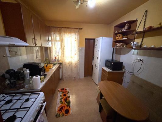 Apartament 4 camere, decomandat - str. Moldovei, zona Maramuresul